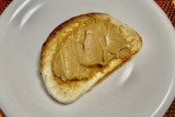 ピーナッツバターを塗った食パン
