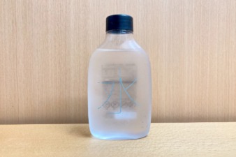 無印「自分で詰める水のボトル」表面